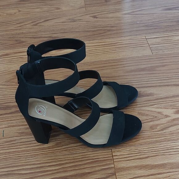 Derek Heart Chunky ankle strap black heels  Sz 8.5 - Picture 5 of 7